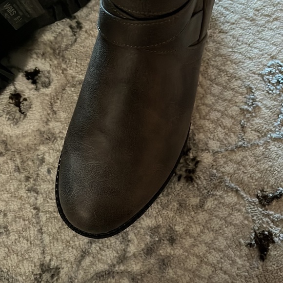 ♥️♥️Report short boots with faux fur lining- size 8.5 FINAL PRICE♥️♥️ - Picture 5 of 8